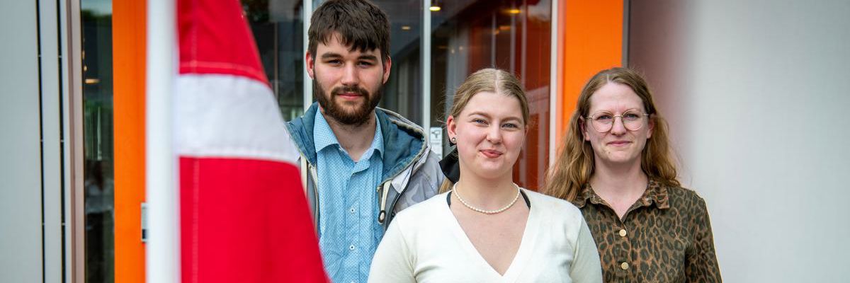 Billede af tre unge mennekser