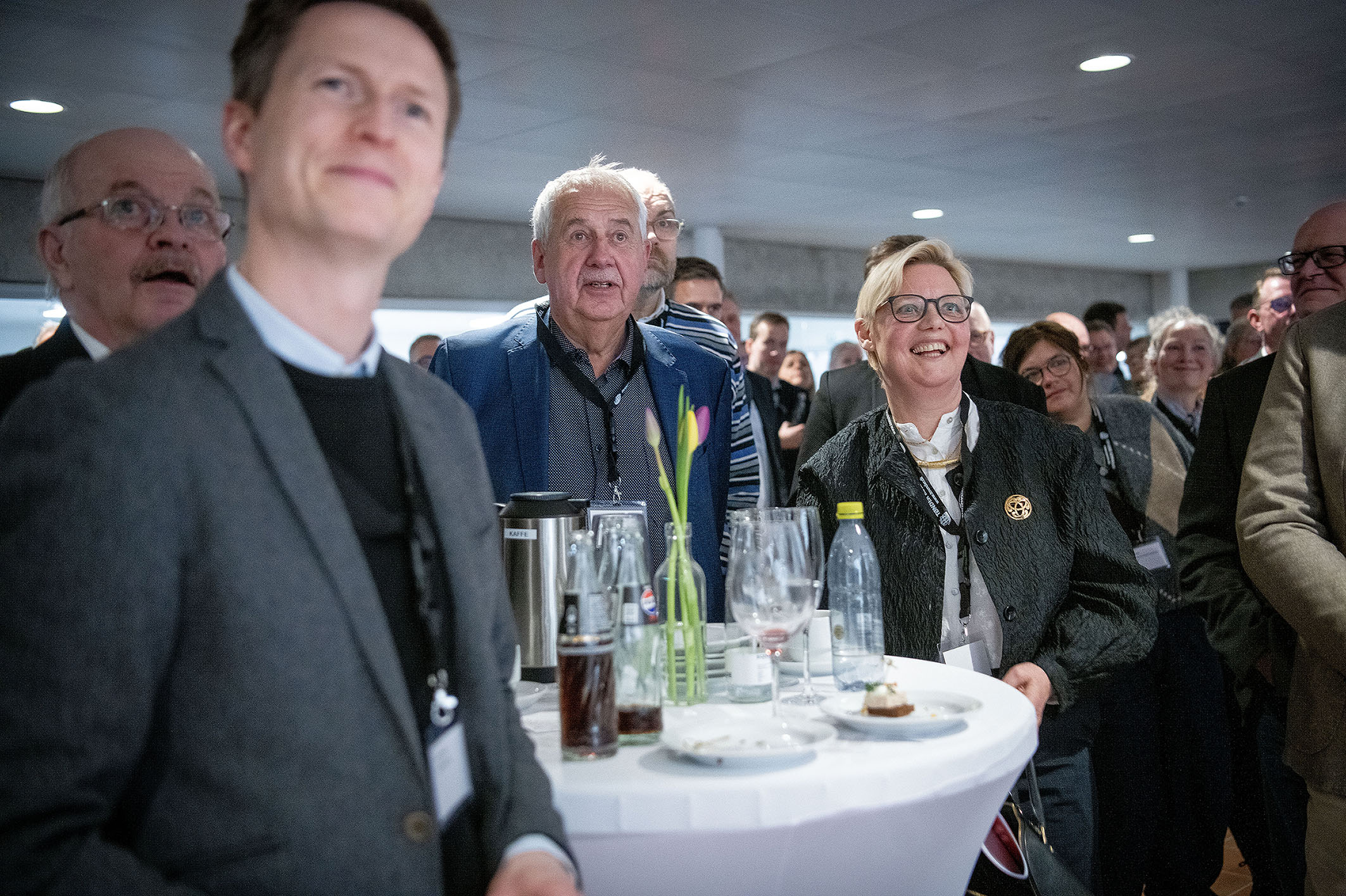 Gæsterne lytter til taleren