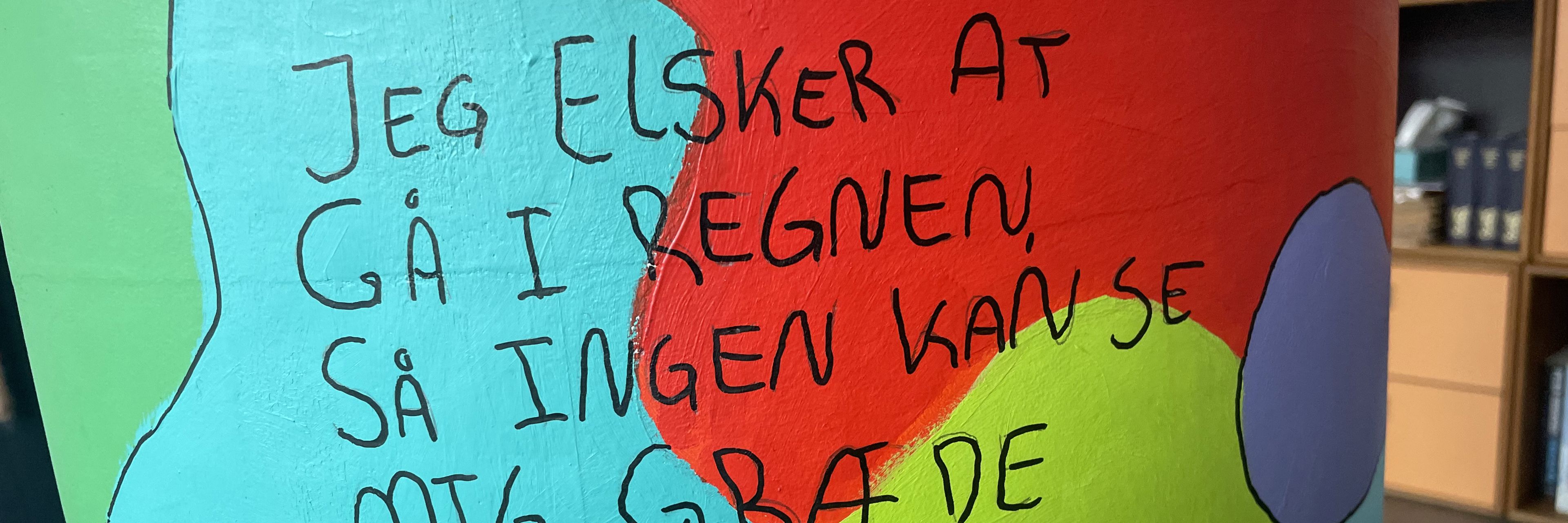 Billede med teksten: Jeg elsker at gå i regnen, så ingen kan se mig græde