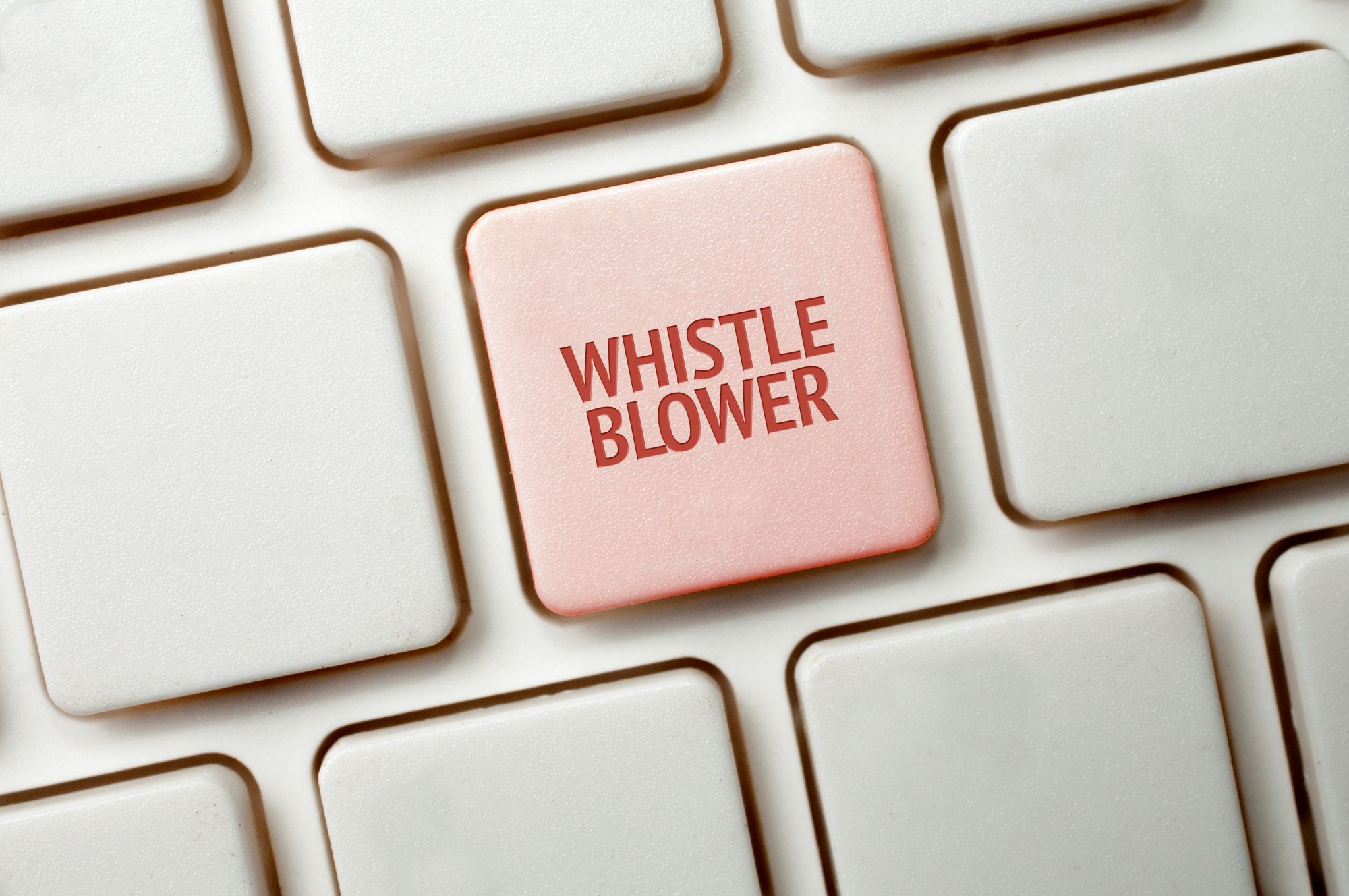 En computertast, der står whistleblower på