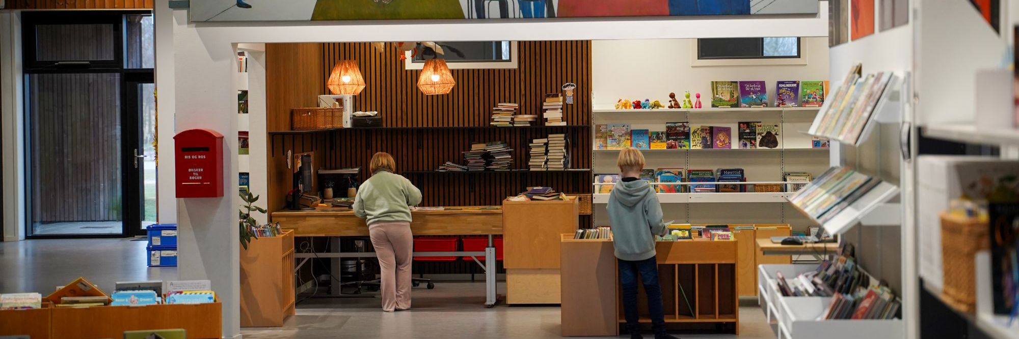 Børn på bibliotek